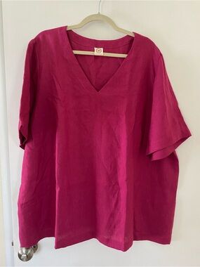 Women's Linen Tee V-Neck Short Sleeve Top in Fuschia Pink